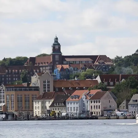 Haushälfte mit Garten und Terrasse Achtung aktuell Baustelle in der Straße Flensburg Exterior foto