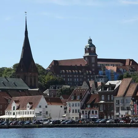 Haushälfte mit Garten und Terrasse Achtung aktuell Baustelle in der Straße Flensburg Exterior foto