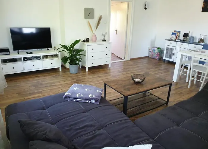 Haushälfte mit Garten und Terrasse Achtung aktuell Baustelle in der Straße