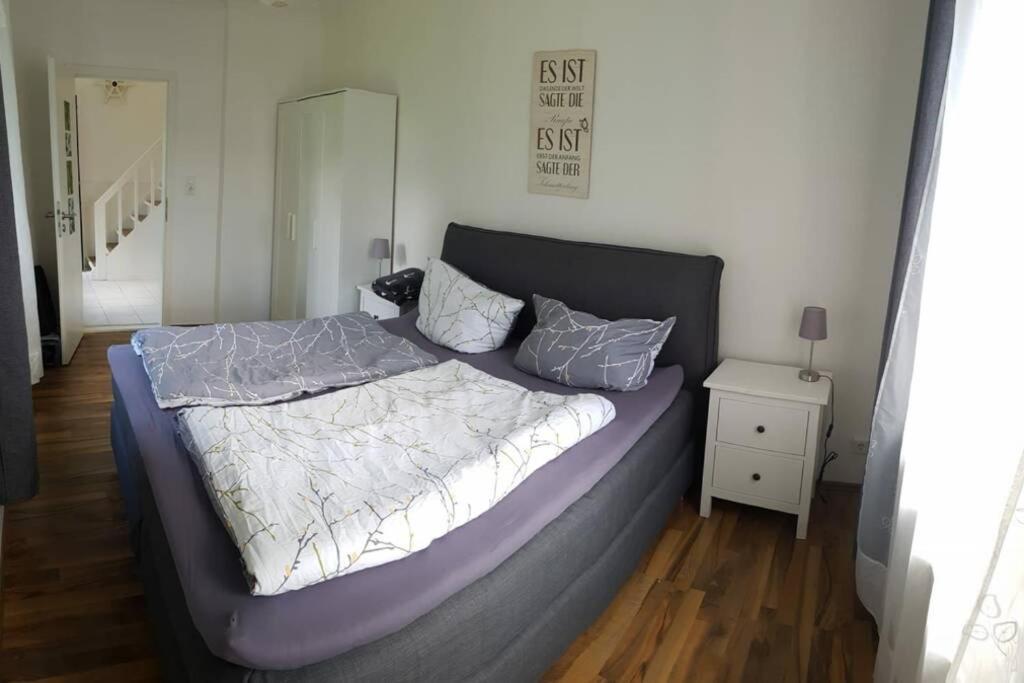Apartment Haushälfte Mit Garten Und Terrasse Achtung Aktuell Baustelle In Der Straße *